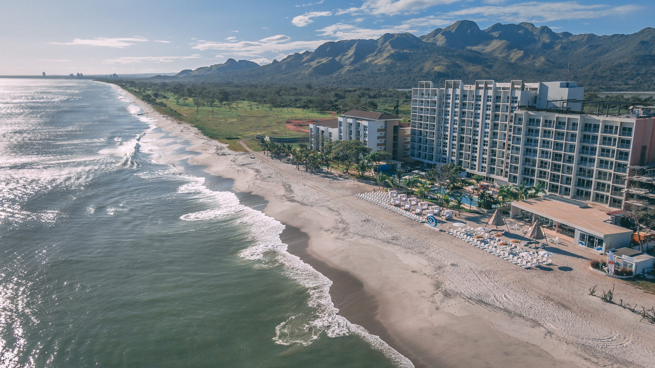 Hotel radisson-riviera-panamasurfside-hotel-drone-1003
